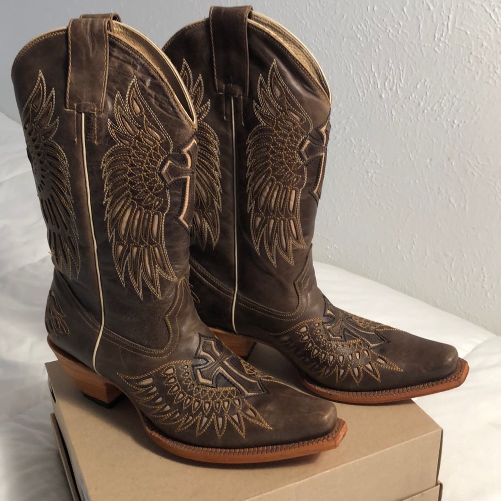 Brown Cowgirl Leather Boots w/ Embroidery